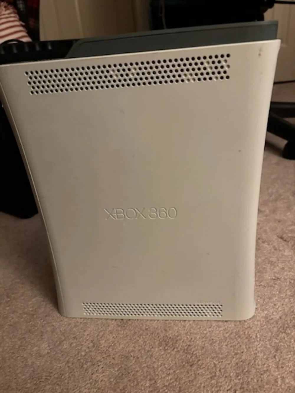 White Xbox 360 Slim Console - Front Facing
